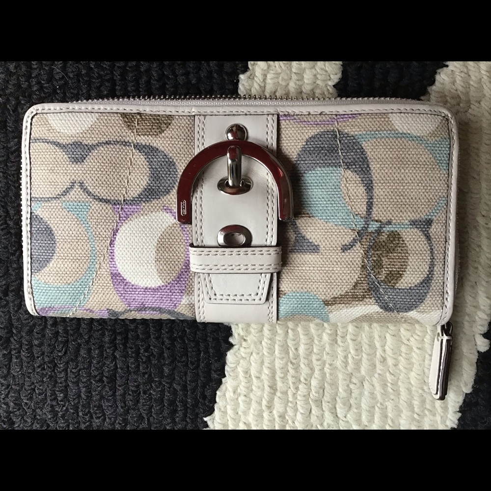 NWOT Authentic Coach Zip Wallet